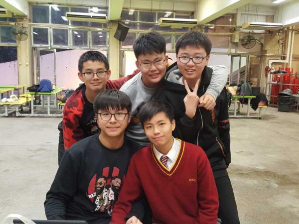 上學期考試剛結束，同學終於可以輕鬆聯誼，相聚於中國歷史學會火鍋聚會。(01/2020)