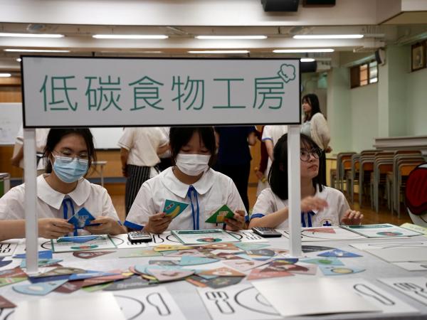 與地理科合作，安排綠色力量「斷捨離 - 迷你廚房」到校，齊齊學習低碳飲食大法！