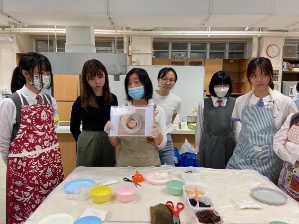 與公民與社會發展科舉合辦動物造型茶粿工作坊，增加學生對中國文化的認識。
